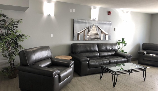 Last-minute Discounts! 2Bed 2Bath on the River - Convenient Central Location!