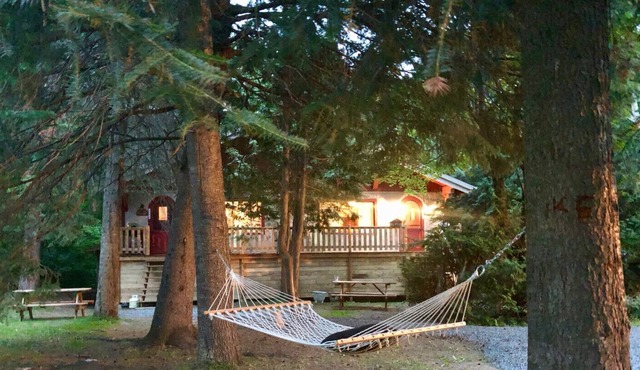 Le Zurich, cute vintage cottage in Village Suisse resort, heart of Val-David