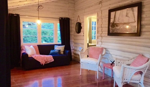 Lovely 4 bedroom cottage in Grand Bend's prestigious gated community, Oakwood Park