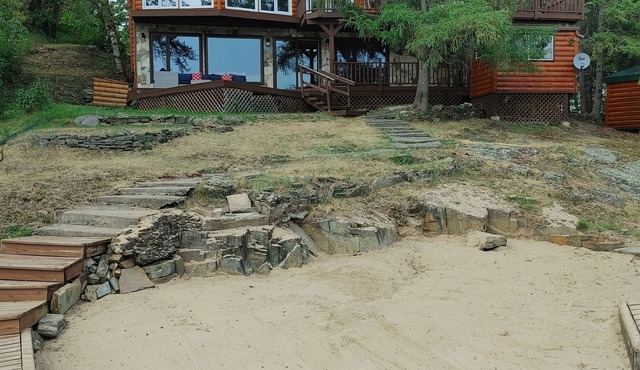 Luxury Cabin at West Hawk Lake