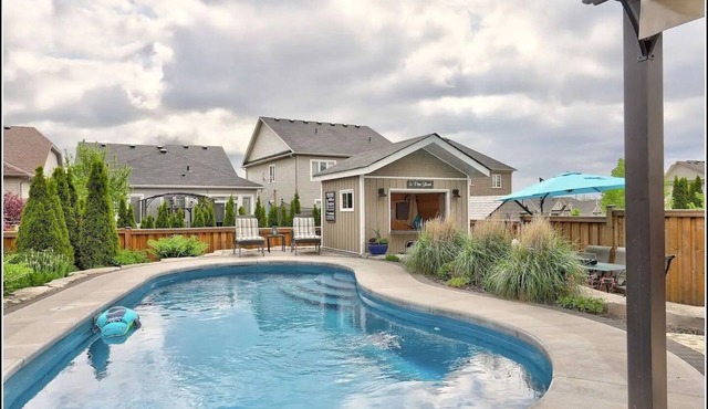 Luxury Home with Heated Pool, Hot Tub, BBQ & Beach - Living the Dream !