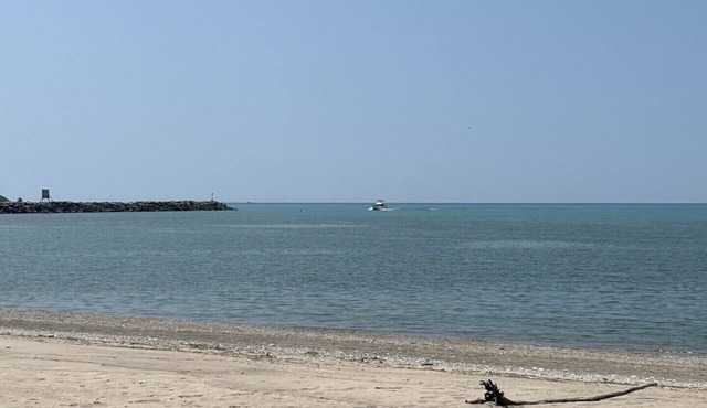 Maitland Inlet Cottage — Where Goderich Sunsets, Beach Days, and Waterviews Meet