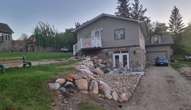 Manitou Beach House, family and pet friendly accomodation