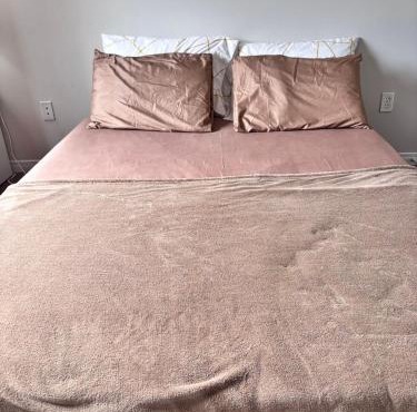 Master Bedroom with private Bathroom -Near Toronto Pearson airport