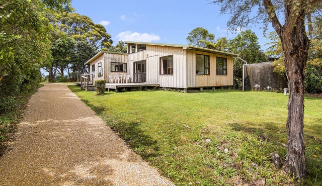 Milnthorpe Cottage - Golden Bay Holiday Home