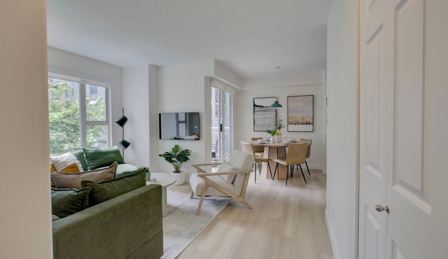 Modern 2-Bed, 2-Bath Urban Oasis in Downtown Vancouver