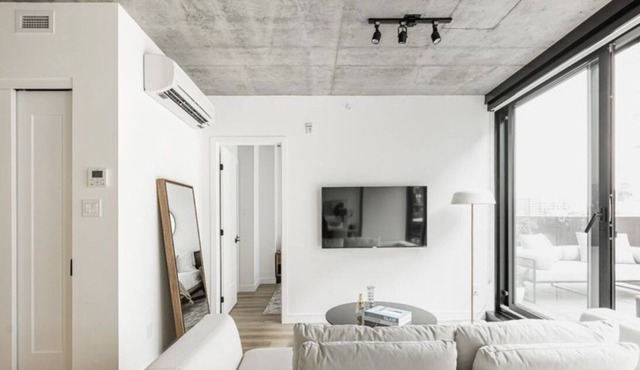 Modern 2 Bedroom Apartment in Central Montreal