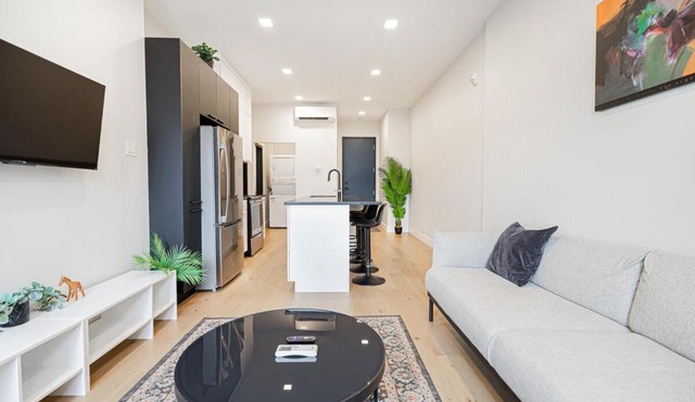 Modern 2 BR Apartment with private indoor parking