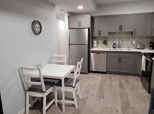 Modern 2BR Suite with Private Yard