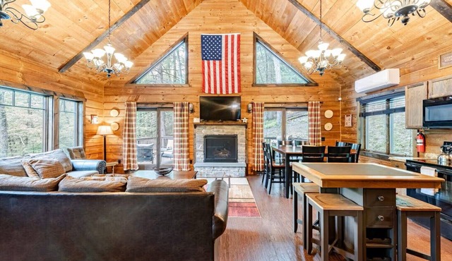 Modern Cabin – Waterfront & Private! near falls, golf, hiking, fishing & more!