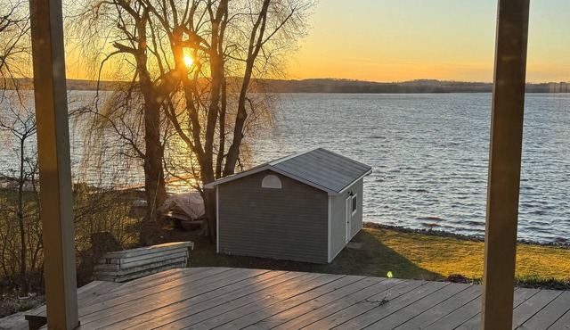 Modern cottage at Rice Lake with breathtaking sunset views