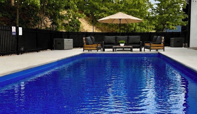Modern Dune Home, 90 min from Chicago, Heated Pool, HotTub, Sleep 16
