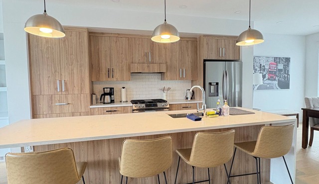 Modern Innercity 2BR House with AC/garage near Stampede/Saddledome/BMO/MNP