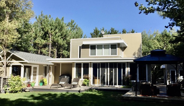 Modern Vacation Home With A/C & Screened In Gazebo Close To National Park Beach