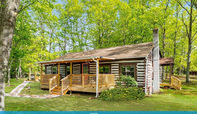Modernized Log Cabin w Hot Tub, Fire Pit & Views!
