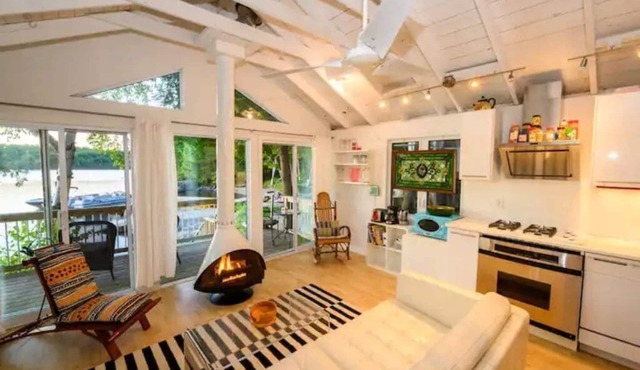 More than just a cottage: Hot Tub, Kayaks, Fire Pit, Pickleball & Games