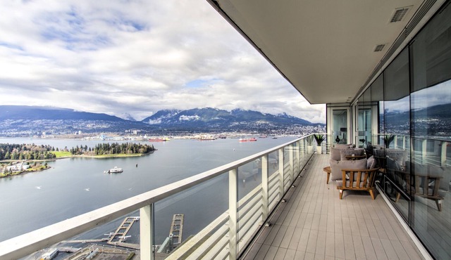 Most Luxury unit in Vancouver with Million $ Views In Coal Harbour !