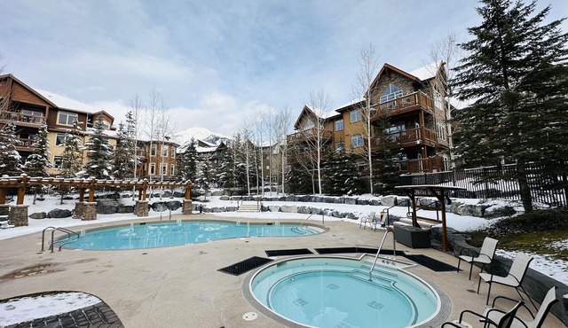Mountain Retreat - Heated Pool & Hot-tub & Sauna