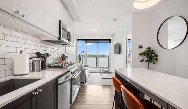 NEW | 2 Bed | Pull out Sofa | UG Parking | AC