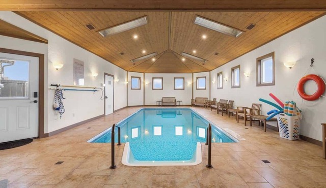 New Glasgow Pool House - Indoor Pool - Sleeps 14