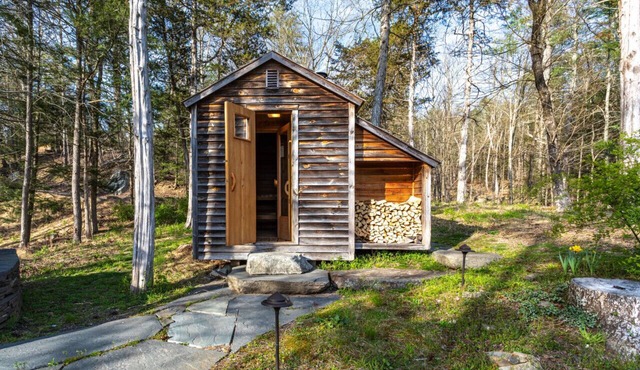 NEW: Riverfront Cottage w/Hot Tub, Sauna & Pond