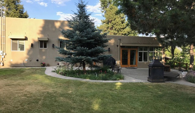 Newly renovated suite, a rural gem near the beach and next to the KVR