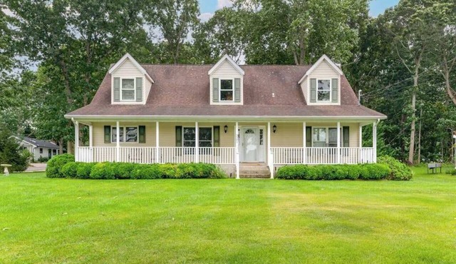 North Fork Wine Country Bungalow