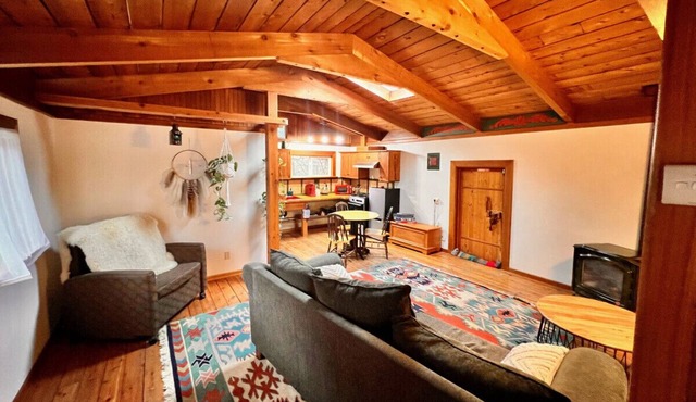 Nostalgic Downtown Boatbuilder's Cabin - Licensed