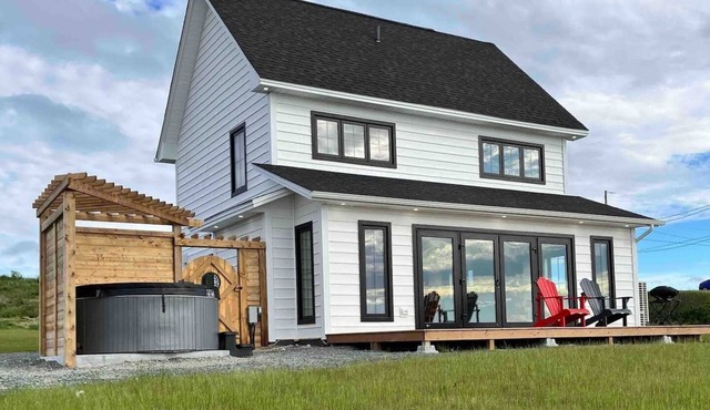Ocean Front 3Bdrm Saltbox 'SeaForever' w/Hot Tub
