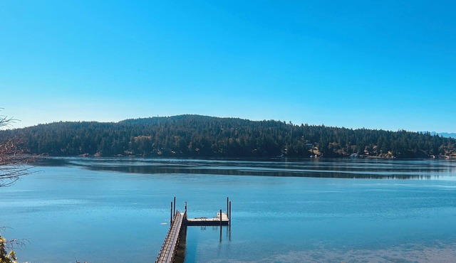 Oceanfront Inn: Dock, Beach Access, & Free Kayaks!