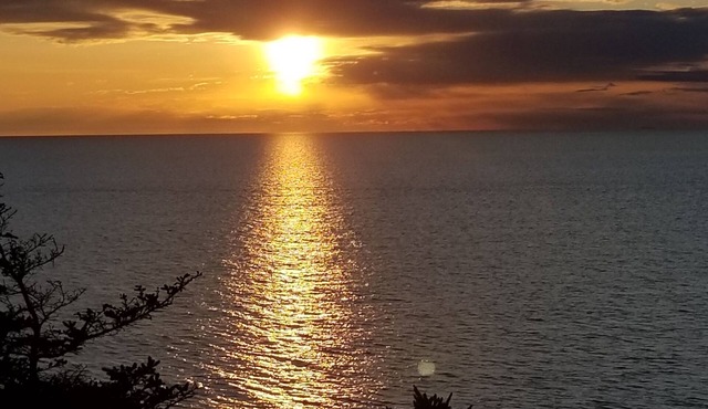 Oceanfront mini home, two decks, with spectacular views.