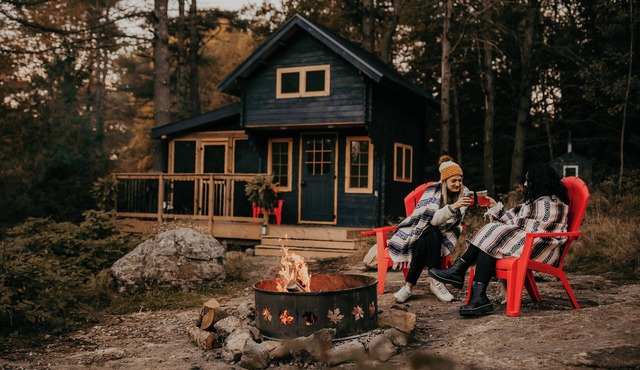 Off-Grid Summer Getaway | BBQ & Patio | Glamphouse