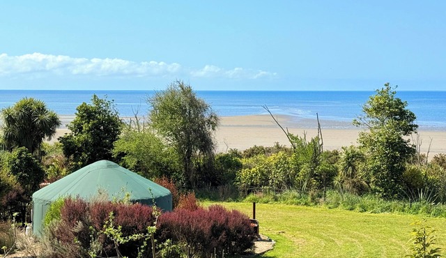 Pā Tōrea Beach Stay | Yurt