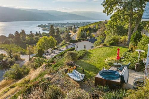 Panoramic Summerland Lake View Studio with Hot Tub