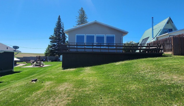 Peaceful 3BR Lakeside Escape in Neepawa