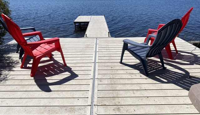 Peaceful cottage w/ private dock on Sturgeon Point