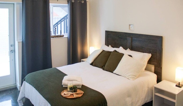 Pet-Friendly 2BR | Rooftop Sauna & Views