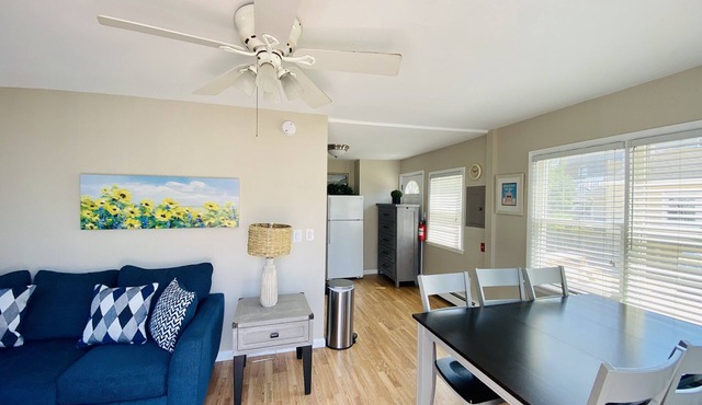 PREMIER HOST-2BR SEASIDE PARK SUITE 571, One Short Block to Beach, Kit, Liv Room