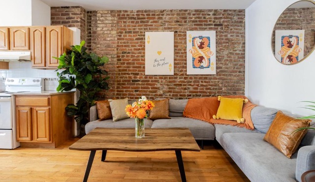 Prime Location Charming 4BR in Downtown MTL