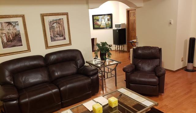 PRIVATE 1 B/R Suite in Upscale formerShowhome . 4 MIN walk to Lakeside beach Pk