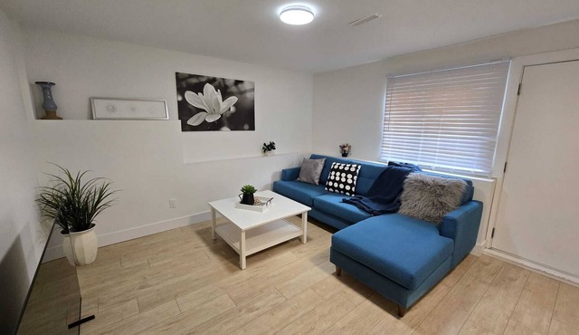 Private 1bed|1 Bath spacious suite with free wifi, street parking