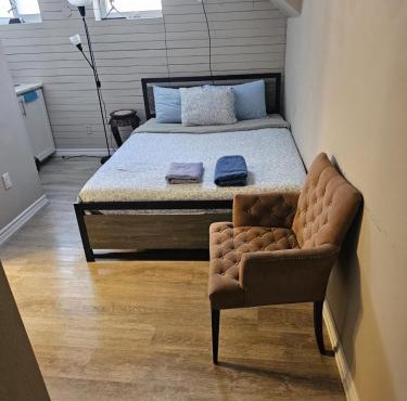 Private FIFA SUITE-Attached Bath,Private Coffee Station-Private Parking-Walking to BMO STADIUM TRAIN