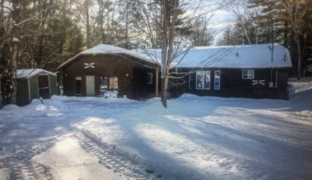 Private lakefront 6 bedroom cottage
