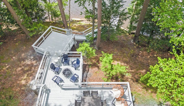 Private Lakefront Retreat With Game Room & 3 Decks
