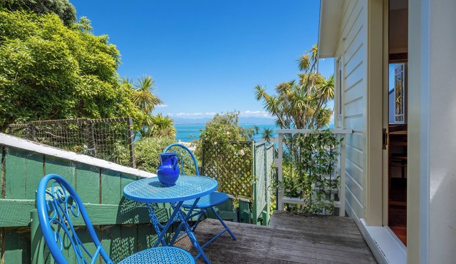 'Puna Perch - Te Whare Rangi' - Private Room in Nelson Waterfront