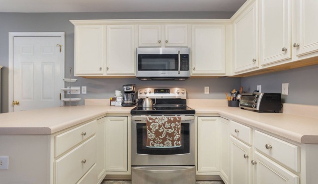 Quaint & quiet w/access to the Triangle, Pet Friendly