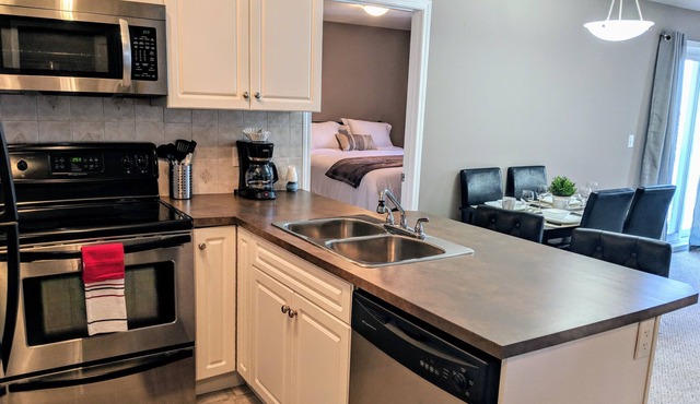 Quiet 2BR2Bath Close to Westview U/G Parking