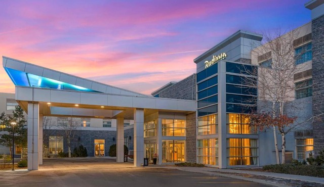 Radisson Hotel & Conference Centre Calgary Airport