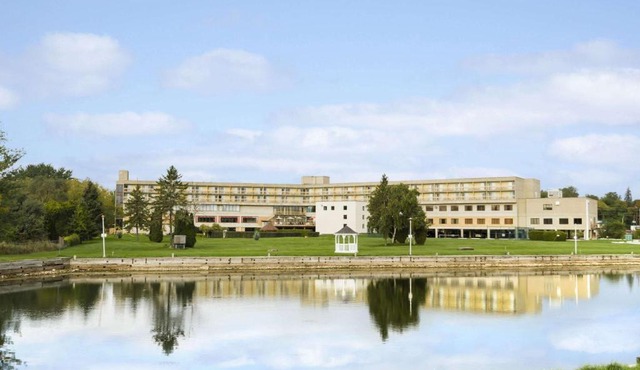 Ramada by Wyndham Belleville Harbourview Conference Center