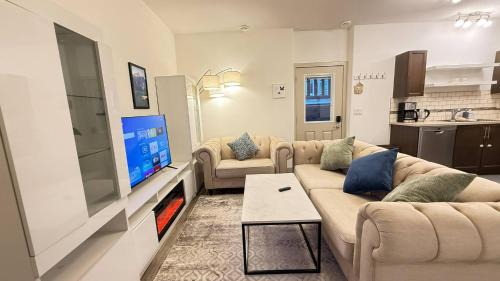 Red Deer Stay- 2BR Private Suite